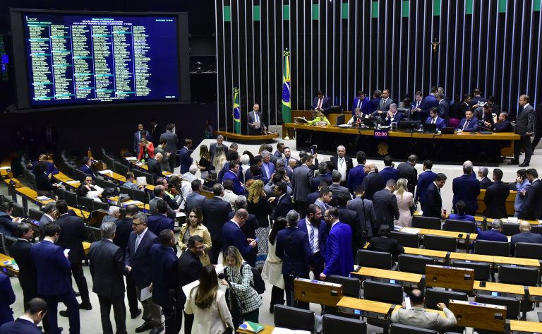  Câmara aprova texto da reforma tributária em 2º turno