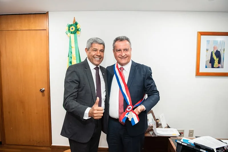  Em Brasília, Jerônimo condecora ministro Rui Costa com medalha da Ordem 2 de Julho