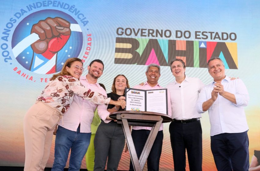  Ao lado de ministros, Jerônimo entrega Colégio de Tempo Integral e adere a programas federais em Feira de Santana