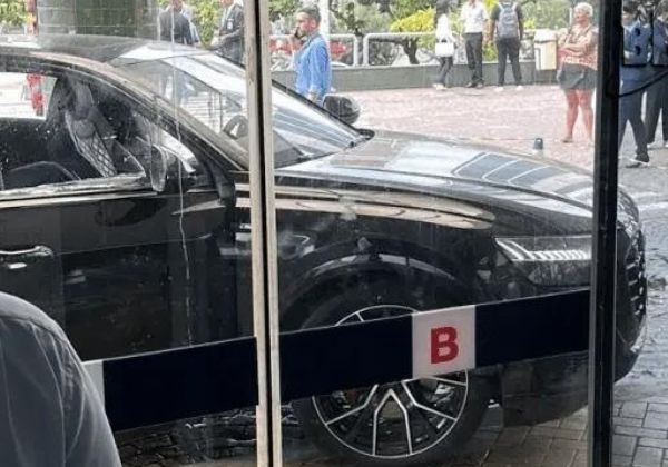  Mulher invade Hospital da Bahia com carro após companheiro ser alvejado em frente ao restaurante Barbacoa