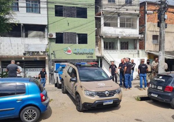  Duas mulheres são encontradas mortas dentro de casa em bairro de Salvador