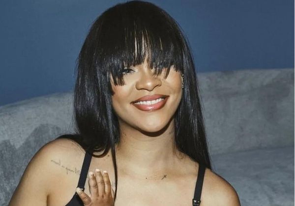  Segundo site, cantora Rihanna deu luz à uma menina