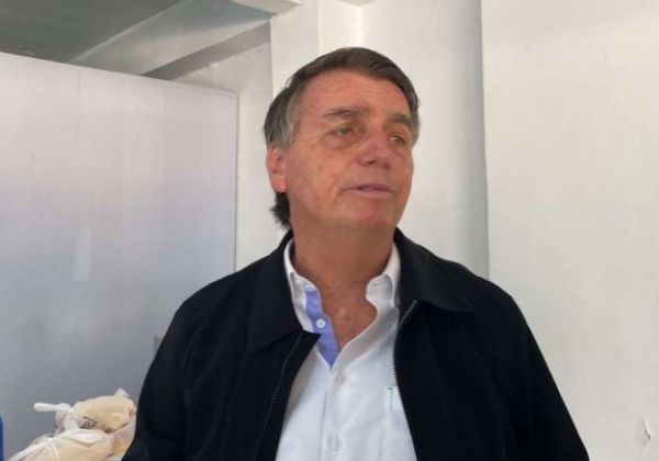  Bolsonaro é indiciado por fraude em cartão de vacinação de covid