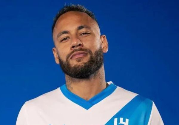  Neymar chega à Arábia Saudita em avião da família real avaliado em R$ 1 bilhão