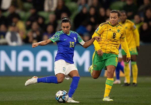  Após eliminação, presidente da CBF promete investimentos no futebol feminino