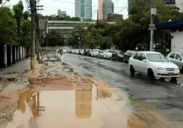  Após rompimento de tubulação, Caminho das Árvores tem abastecimento de água interrompido