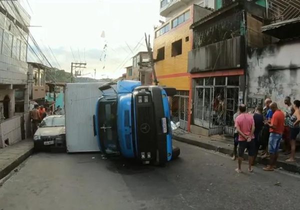  Caminhão tomba e mata uma pessoa em São Caetano