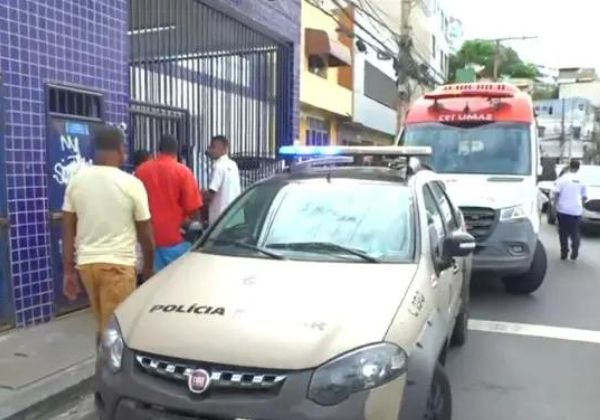  Duas pessoas são baleadas após homem armado invadir unidade de saúde em Salvador