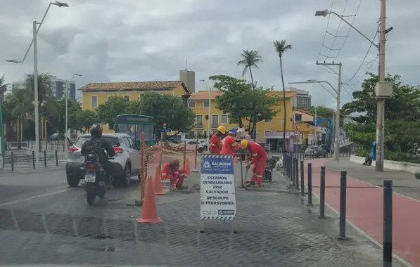  Obra no Rio Vermelho deixa trânsito lento nas imediações do Largo de Santana