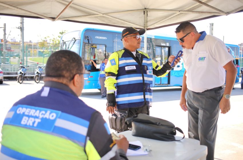  Semob realiza blitz da Lei Seca no transporte coletivo por ônibus de Salvador 