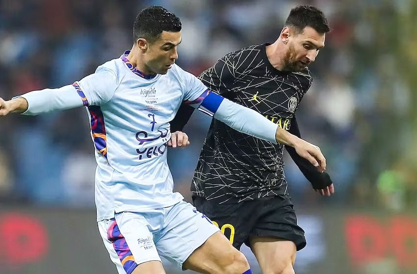  Em entrevista, Cristiano Ronaldo deixa rivalidade com Messi no passado e fala para fãs: “Quem gosta de um não deve odiar o outro”