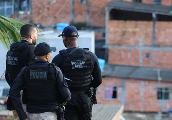  Forças de segurança realizam incursões à procura de traficantes no Bairro da Valéria, em Salvador