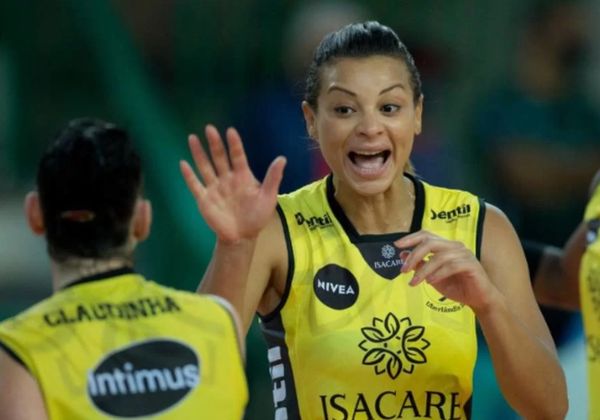  Morre, aos 43 anos, Walewska Oliveira, ex-jogadora de vôlei e campeã olímpica