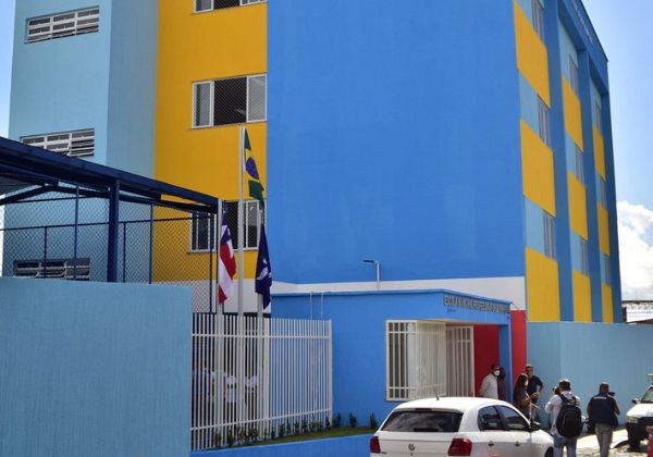  Mais de dois mil alunos ficam sem aulas após operação policial no bairro de Valéria