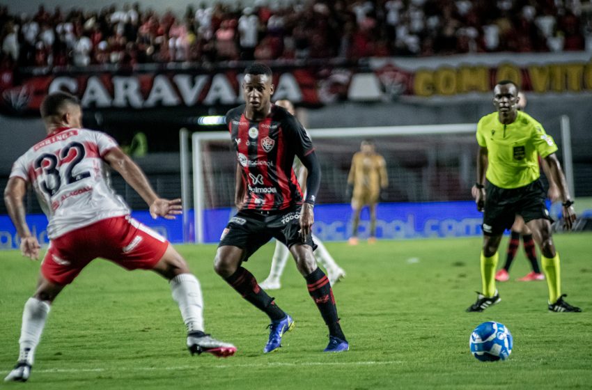  Vitória sofre goleada do CRB, mas se mantém líder