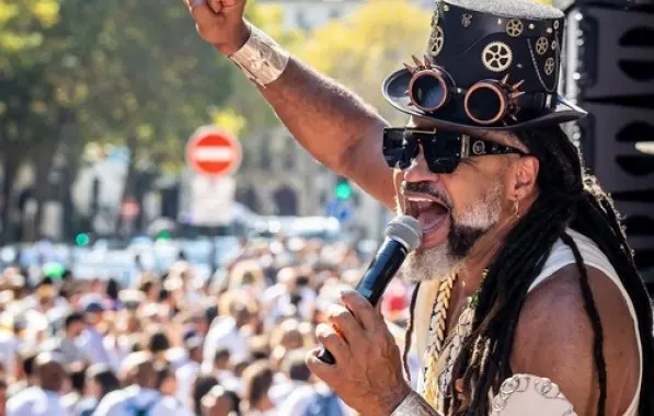  Carlinhos Brown leva carnaval baiano para Paris