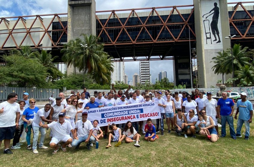  Moradores e comerciantes protestam contra abandono do antigo Centro de Convenções