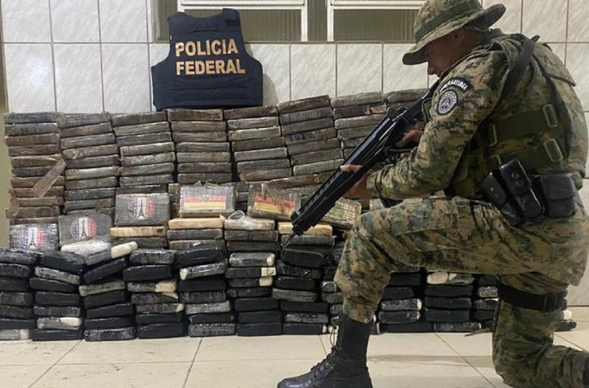  Em ação conjunta, PF prende sete pessoas em flagrante e apreende 437 kg de drogas