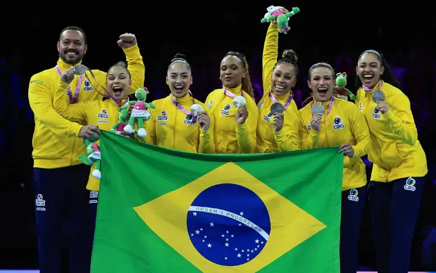  Brasil conquista prata inédita por equipes no Mundial de ginástica