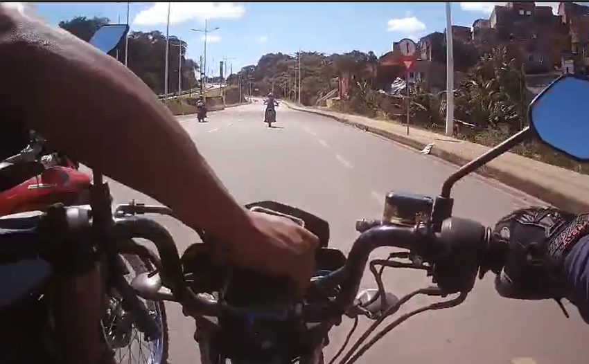  Motoboy tem celular roubado enquanto pilotava em Salvador