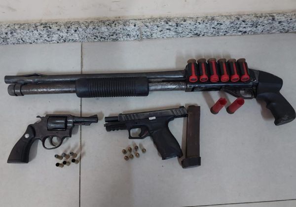  PM baiana liberta refém e apreende três armas