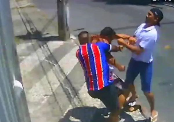  Vídeo: Torcedor do Vitória é agredido por suspeitos de torcida organizada do Bahia