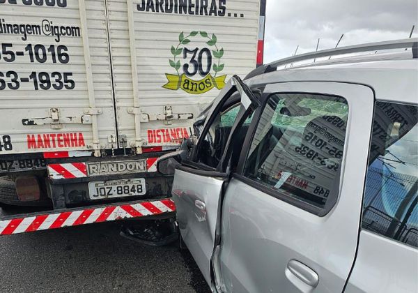  Assaltante tenta fugir do Batalhão de Choque e acaba colidindo com caminhão