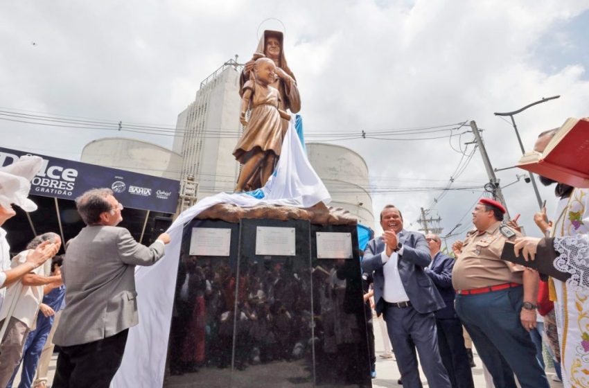  Monumento é inaugurado em comemoração à canonização de Dulce dos Pobres