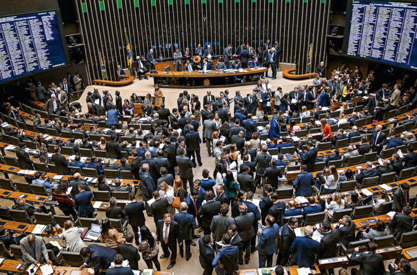  Câmara aprova urgência de texto sobre impostos da reforma tributária