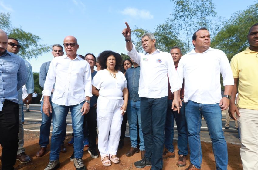  Governador entrega obra emergencial na Estrada do Derba