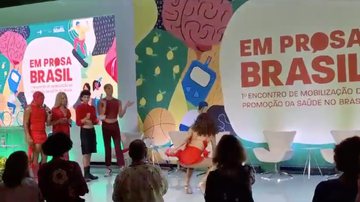  Evento do Ministério da Saúde tem dança erótica em Brasília