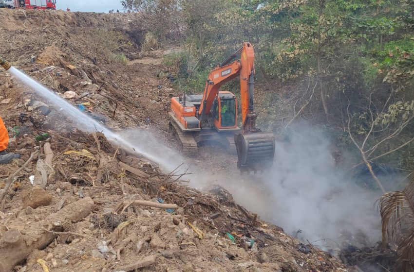  Após 5 dias de combate incêndio em aterro sanitário é debelado