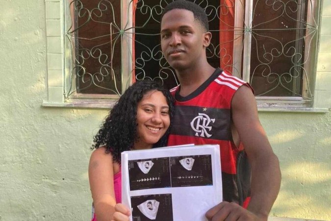  Jovem de 18 anos que estava grávida de quíntuplos perde os bebês em aborto espontâneo