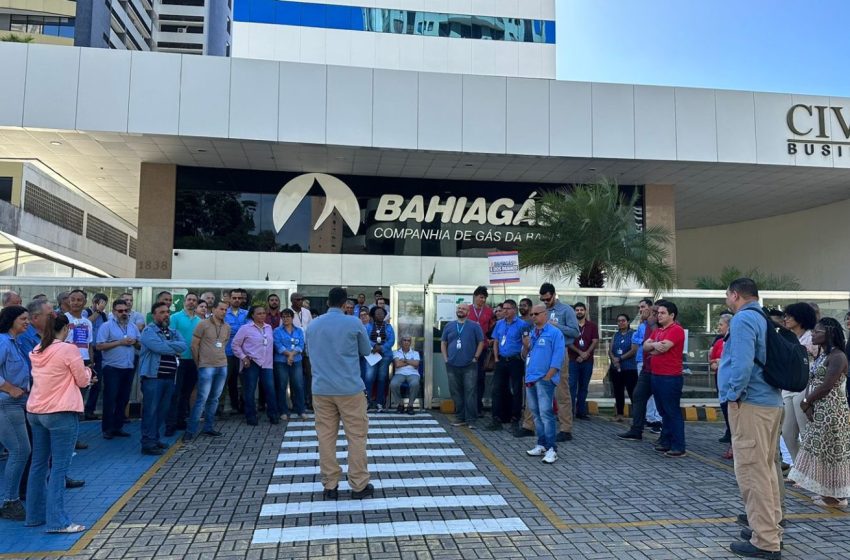  Trabalhadores da Bahiagás fazem protesto contra privatização