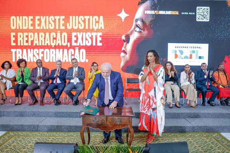  Lula assina ações de igualdade racial no Dia da Consciência Negra