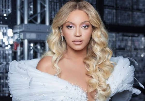  Beyoncé anuncia bolsa de R$ 25 mil para MEIs negros e indígenas em Salvador