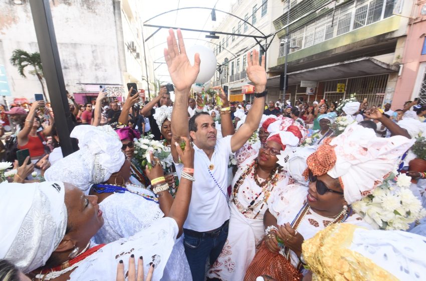  No Dia da Baiana de Acarajé, Prefeitura inicia entrega de 580 kits para profissionais do segmento