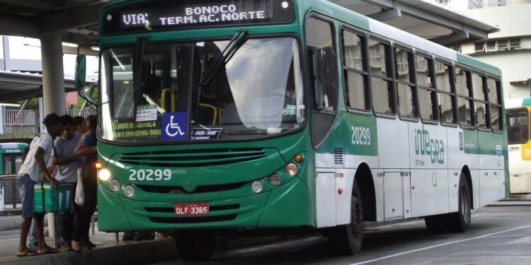  Rodoviários aceitam acordo e greve de ônibus em Salvador é cancelada