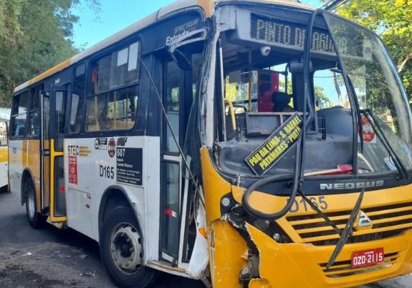  Cinco pessoas ficam feridas após batida entre dois micro-ônibus em Salvador