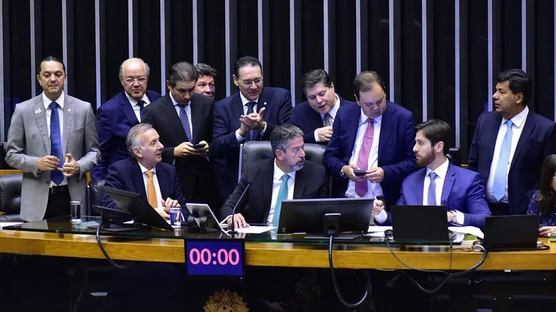  Em votação histórica, Câmara aprova reforma tributária após 30 anos