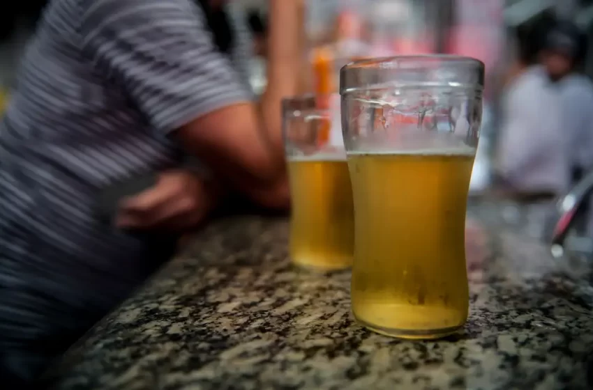  Cientistas criam estratégia para convencer população a beber menos