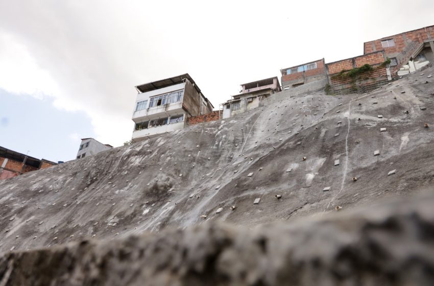  Obras de contenção de encosta levam tranquilidade a moradores de Pirajá e Liberdade, em Salvador