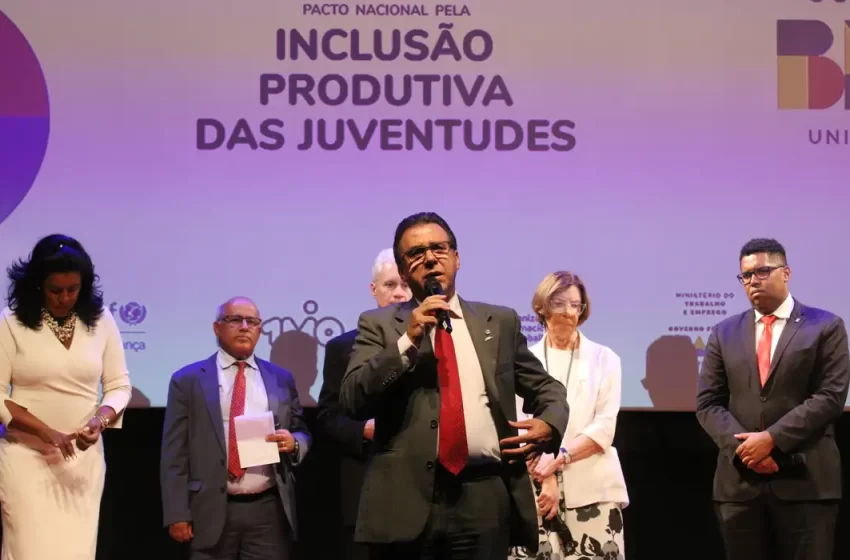  Ministro do Trabalho cobra empresas para melhorarem média salarial