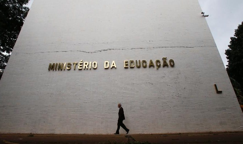  MEC Suspende Criação de Novos Cursos de Graduação EAD até Março de 2025