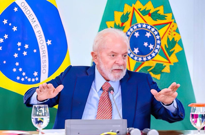  Lula e Tedros Adhanom discutem produção de vacina contra a dengue