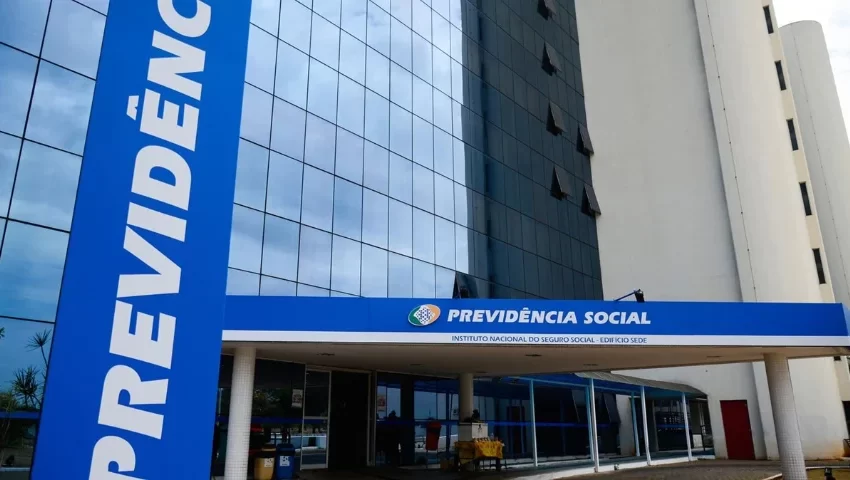  Servidores do INSS entram em greve por tempo indeterminado