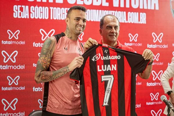  Novo camisa 7, Luan é oficialmente apresentado pelo Vitória