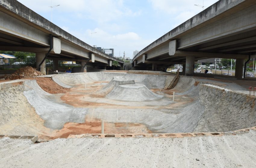  Prefeitura vistoria obras nos canteiros centrais do BRT e avalia implantação de parque na Mata Escura