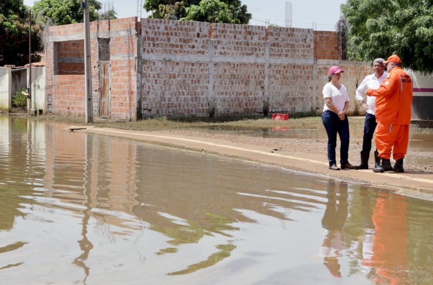  Governador visita cidades do oeste baiano atingidas pelas chuvas e anuncia ações com orçamento superior a R$ 21 milhões