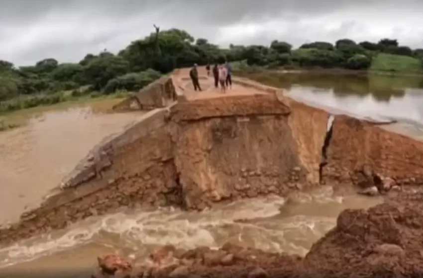  Pessoas ficam isoladas após rompimento de barragem na Bahia